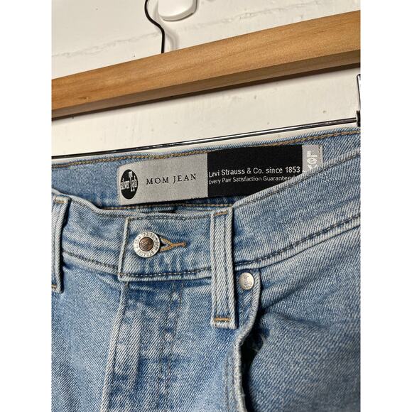 LEVIS Silver Tab Mom Jean Womens Size 27 High Rise Distressed - Picture 4 of 9
